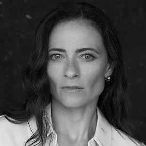 Lara Pulver